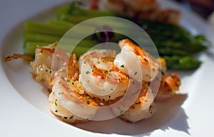 Fried shrimp with asparagus