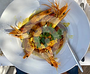 Fried shrimps with garlic