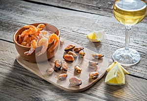 Fried shrimps and mussels with glass of white wine