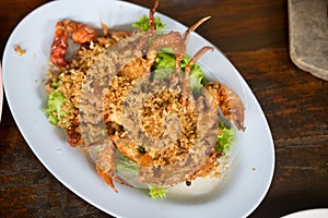 Fried soft shell crabs with garlic