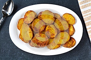 Fried spicy potato slices