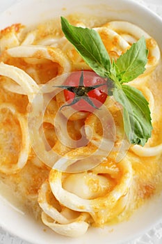 Fried squid with cheese sauce