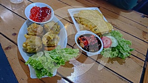 Fried tempeh and fried tofu