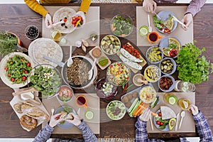 Friends eating healthy lunch