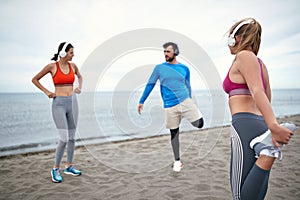 Friends preparing for a training on the beach