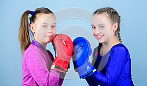 Friendship as battle and competition. Pass boxing challenge. Test for fortitude. Female friendship. Girls in boxing