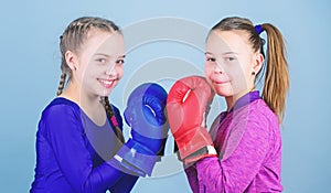 Friendship as battle and competition. Pass boxing challenge. Test for fortitude. Female friendship. Girls in boxing