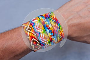 Friendship bracelets with beautiful colour gradients