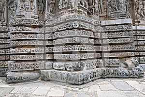 Friezes of animals, scenes from mythological episodes from Ramayana and Mahabharata, at the base of temple, Kedareshwara temple, H