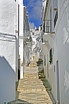 FRIGILIANA ESPAGNE fameuse ruelle en pente dans la ville blanche