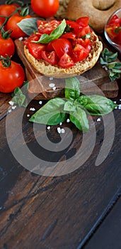 Frisella seasoned with tomatoes and herbs