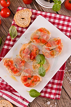 Friselle with cherry tomatoes and basil.