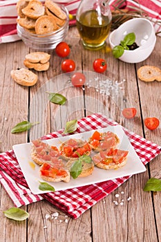 Friselle with cherry tomatoes and basil.