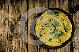 Frittata with spinach and garlic