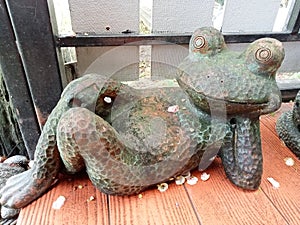 frogstatue