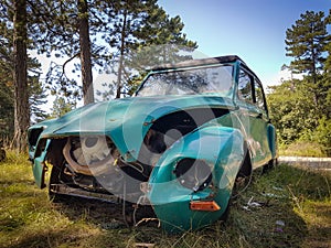 Front of a abandoned Dyane 2CV car