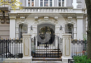 Front of elegant New York townhouse