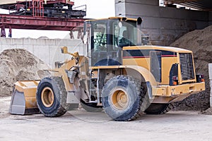 Front end loader