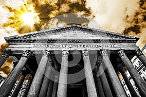 FRONT ENTRANCE OF PANTHEON. FAMOUS DESTINATION OF ROME.