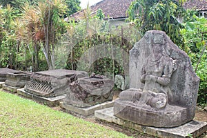 The front page of the Singosari temple has many ancient statues