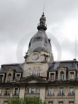 Front of the Retiro Station on a day of the week photo