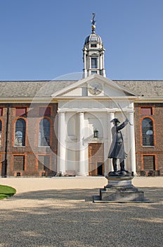 Front of Royal Chelsea Hospital with pensioner statue