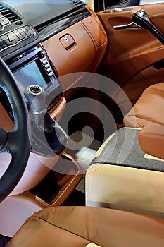 Front seat and controller of business vehicle