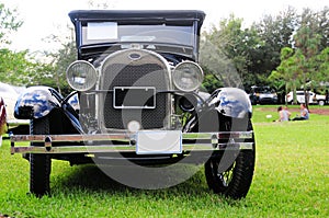 Front view of 1928 Ford horseless carriage