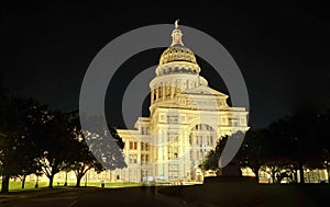 Front view of the capital building of Austin, Tx