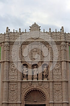 Front view of the elaborate carvings and scultptures of the San Diego Museum of Art in Balboa Park, San Diego