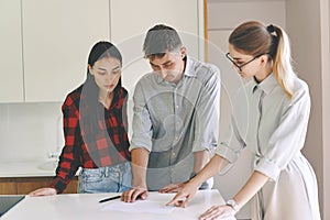 Front view of family couple discussing lease agreement with a realtor