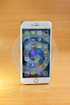 Front view of a gold color iPhone 6s Plus