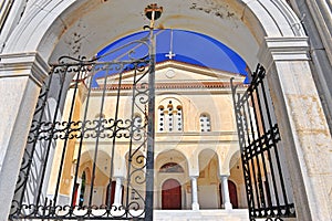 Front view of Lefkes cathedral