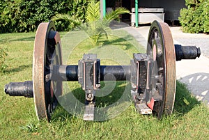 Front view of locomotive wheel axle