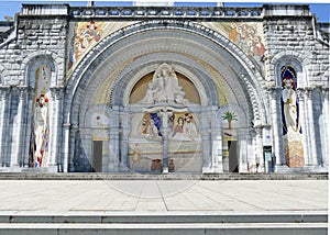 The forecourt of the Notre-Dame-du-Rosaire basilica in Lourdes deserted during the Covid-19 epidemic photo