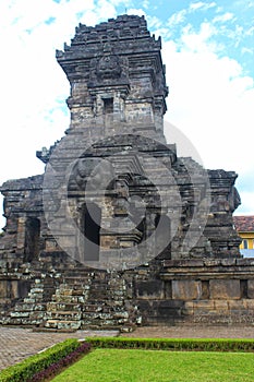 front view of Singosari temple