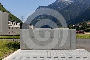 Front view of a small concrete wall in the Swiss countryside.
