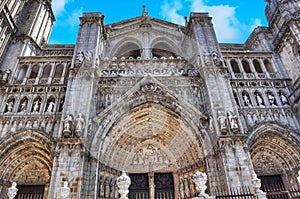 Front view of Toledo cathedral