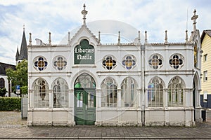 In front of the well house of the Liborius healing spring