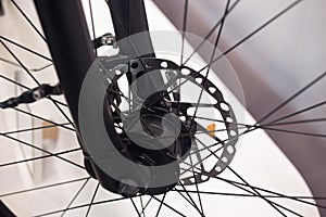 Front wheel hub of bicycle