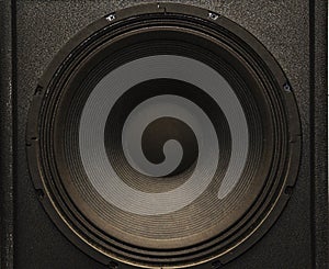 Frontal image audio speaker with undulating membrane.