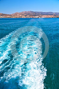 froth and foam the boat islands sea sky