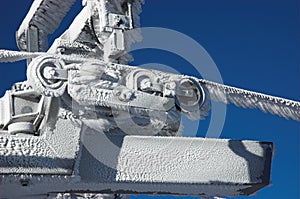 Frozen cabin lift construction