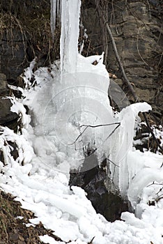 Frozen iciles fall into a pattern.