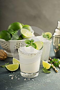 Frozen lime and mint margarita