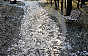 Frozen paths in the park do not tempt you to walk. there is a risk of fractures and injuries. winter as in Siberia throughout Euro