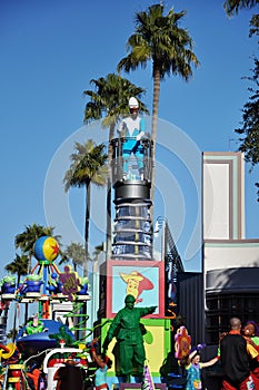 Frozone and Toy Character in Disney World Orlando
