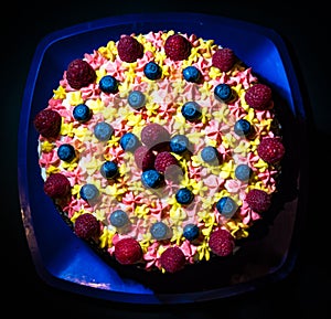 Fruit cake with own hands with berries