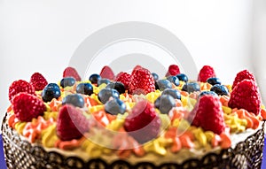 Fruit cake with own hands with berries