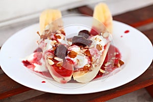 Fruit dessert with cottage cheese